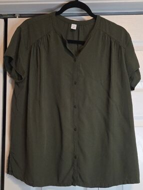 Old Navy Olive Green Short Sleeve Button-Front Shirt